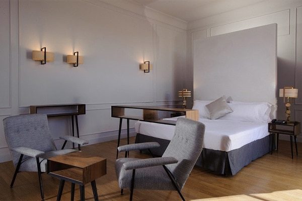 Lungarno-Vespucci-Hotel-suite with terrace-2